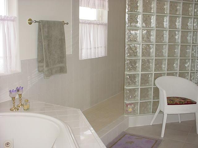 340 Black Hawk Road Yakima, WA 98908 - Photo 13 of 25 a bathroom with a bathtub and a window