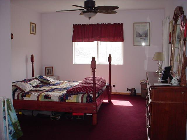 340 Black Hawk Road Yakima, WA 98908 - Photo 15 of 25 a bedroom with a bed and a window