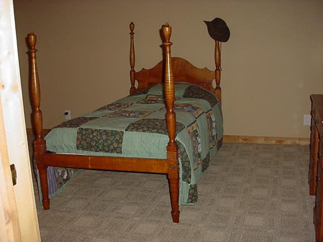 340 Black Hawk Road Yakima, WA 98908 - Photo 19 of 25 a bedroom with a bed and a table
