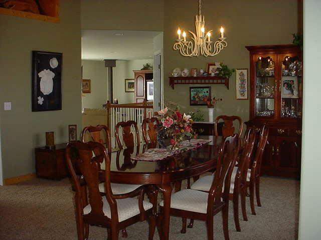 340 Black Hawk Road Yakima, WA 98908 - Photo 7 of 25 a view of a dining room with furniture and chandelier