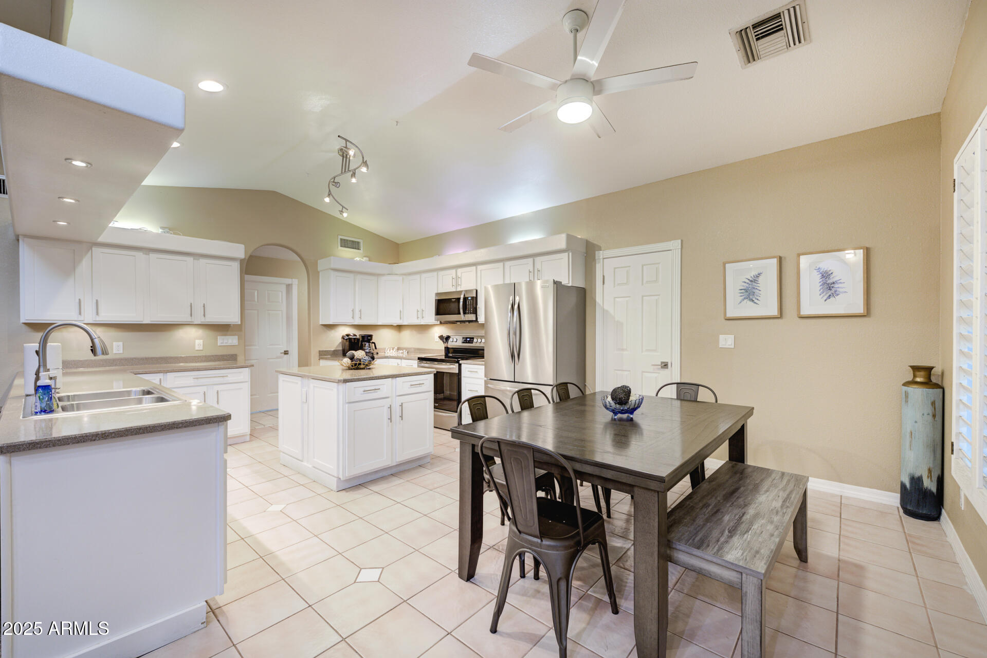 866 N Forest Mesa, AZ 85203 - Photo 14 of 39 866 N Forest-16