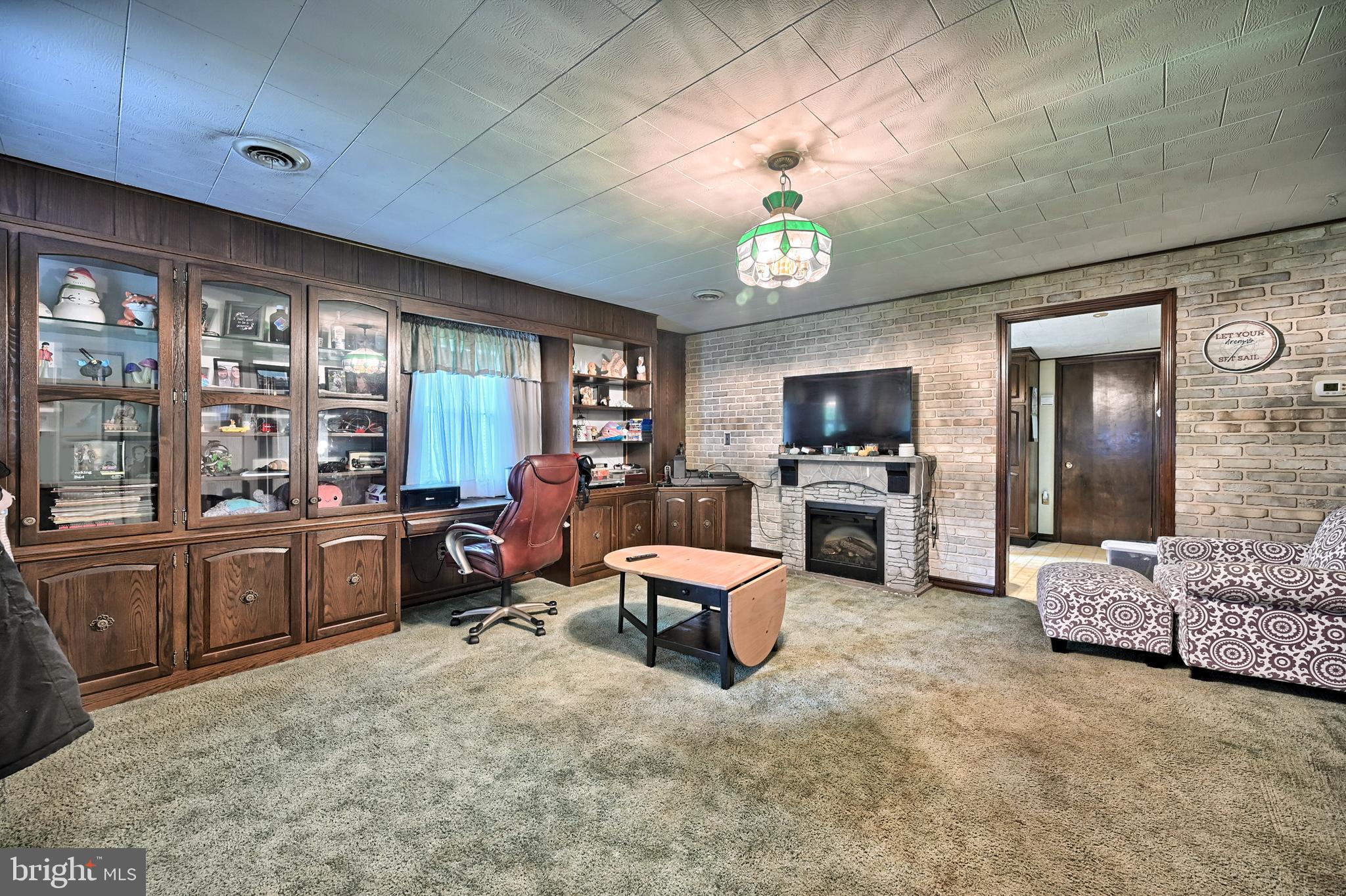 917 Maytown Road Elizabethtown, PA 17022 - Photo 11 of 25 Living Room