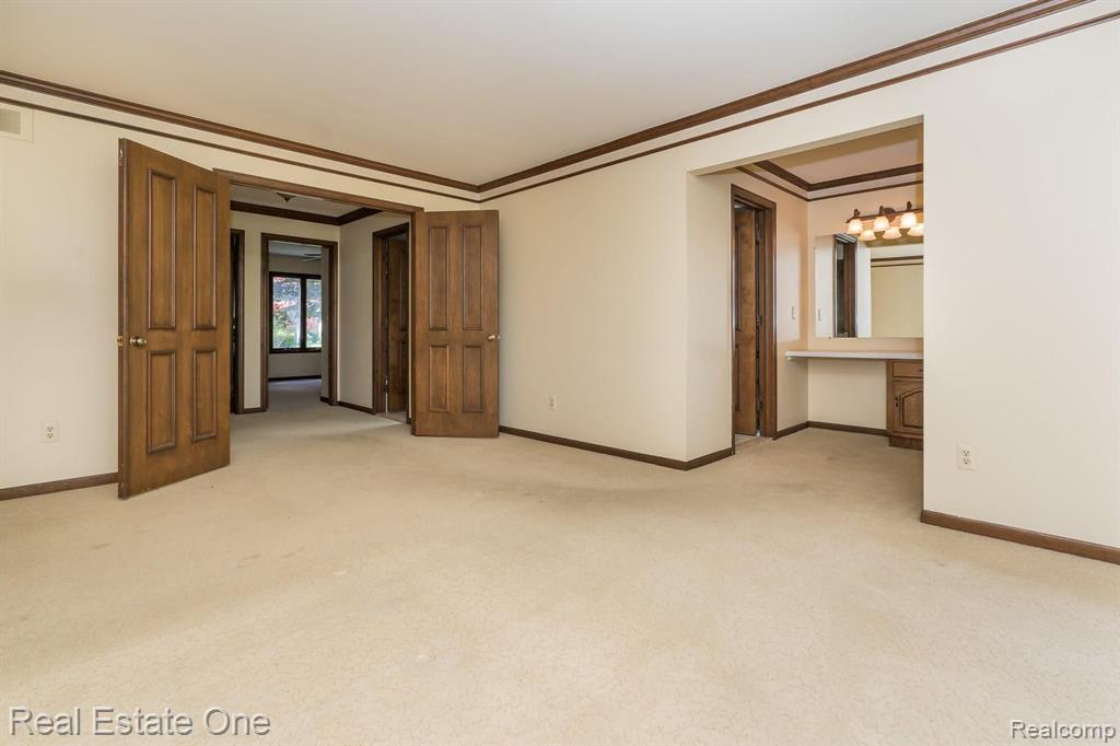 630 Baker Street Rochester Hills, MI 48307 - Photo 13 of 33