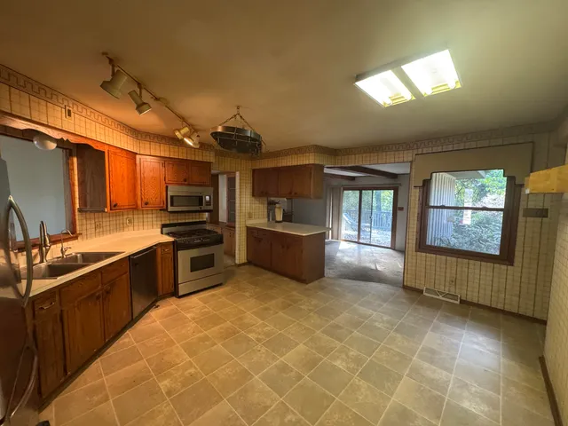 $264,900 | 9719 12th Place, Somers, WI 53144