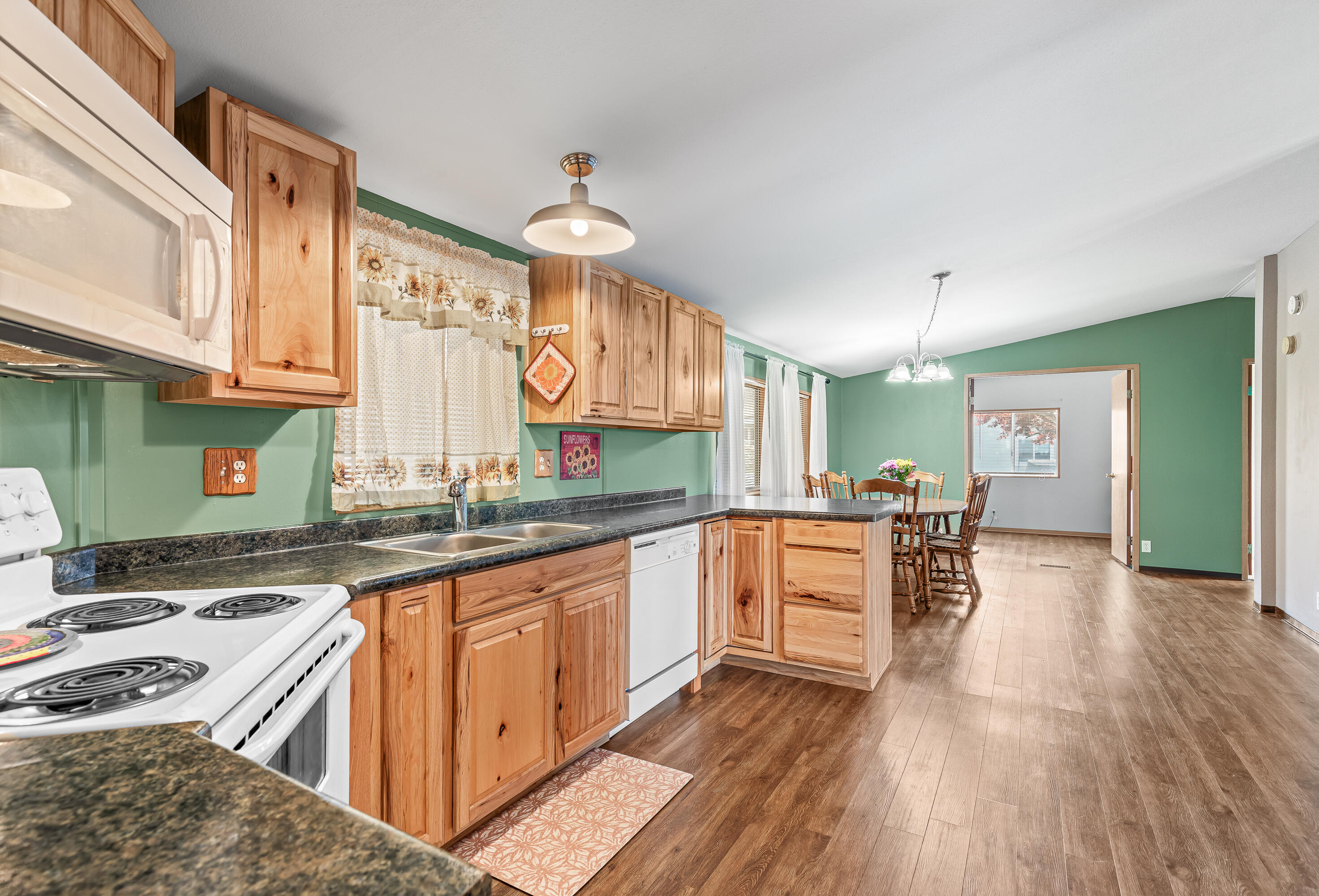 2245 Evan Way Central Point, OR 97502 - Photo 11 of 41 9R9A2106
