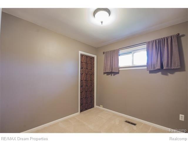 18780 Norwich Road Livonia, MI 48152 - Photo 15 of 17