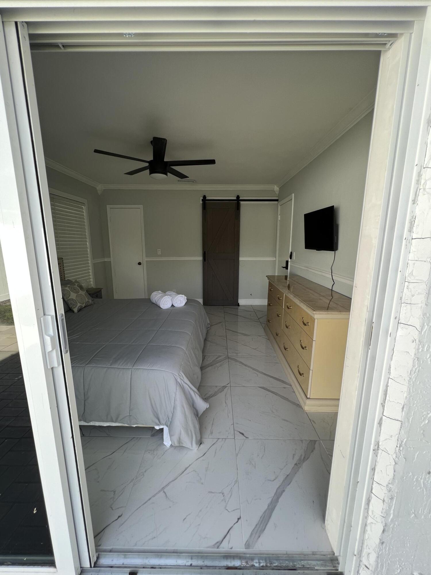 2465 Southridge Road Delray Beach, FL 33444 - Photo 12 of 65 3E5E5F42-EF24-4F2A-8349-9AB02FE68E4B