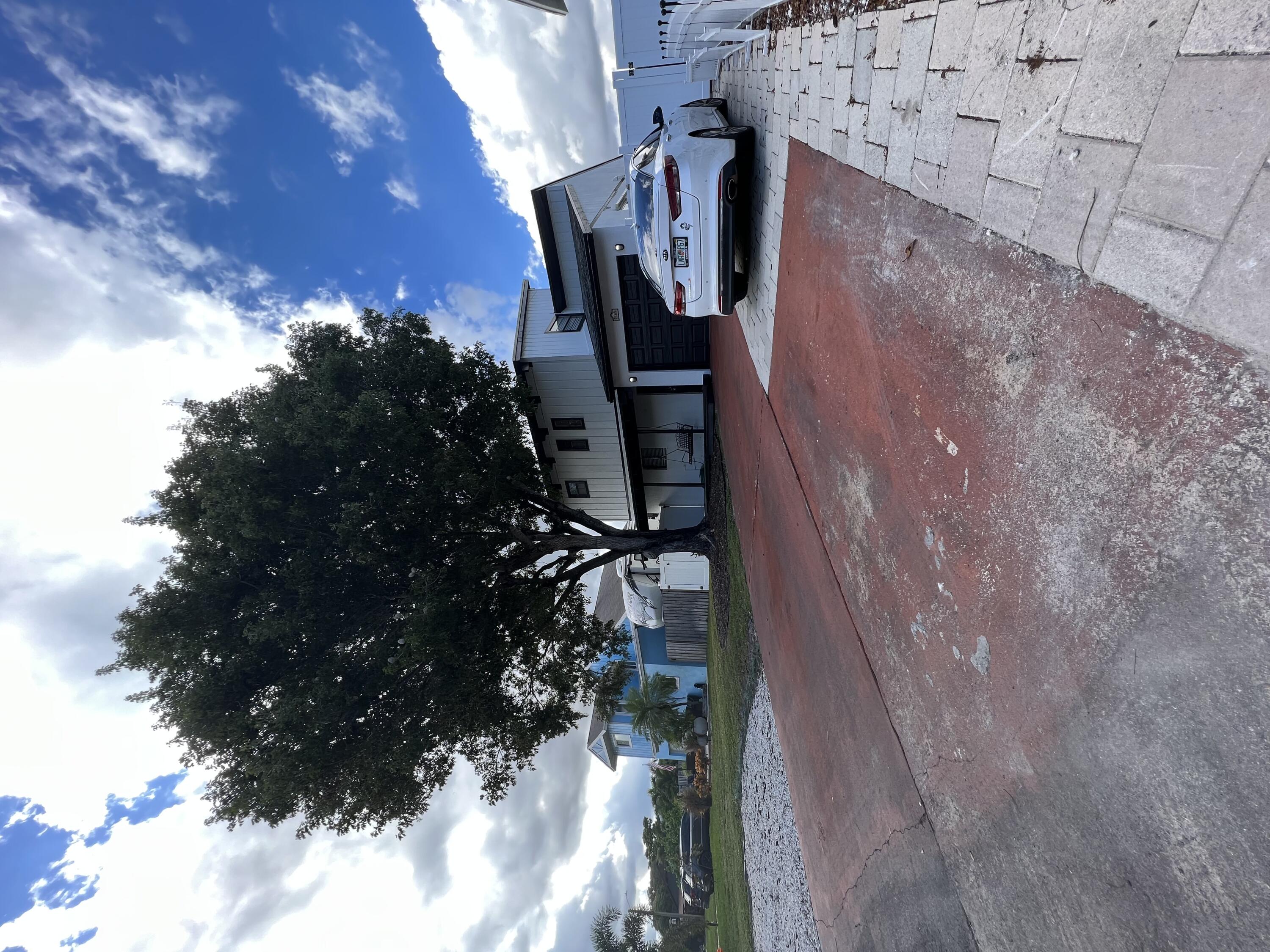 2465 Southridge Road Delray Beach, FL 33444 - Photo 3 of 65 outside