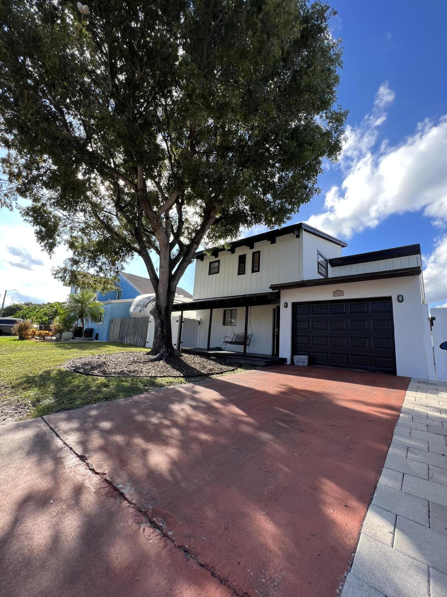 2465 Southridge Road Delray Beach, FL 33444 - Photo 4 of 65 823D3B9F-7B4E-489C-9449-C1F06185F9F7