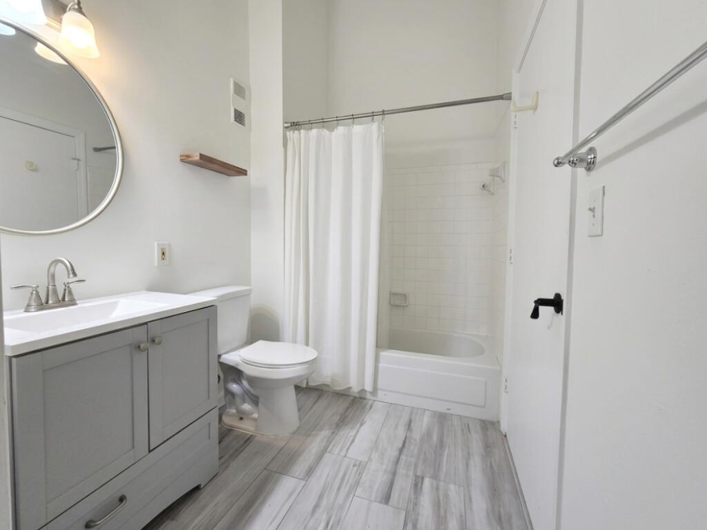6207 Old Court Road, Unit 604 Boca Raton, FL 33433 - Photo 9 of 22 a bathroom with a sink a toilet and shower