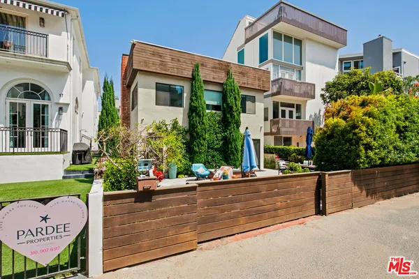 $8,250 | 23 Privateer Street, Marina del Rey, CA 90292