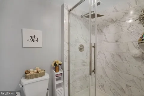 a bathroom with a toilet and a shower