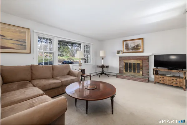 $549,900 | 100 Oakridge Road, Trumbull, CT 06611