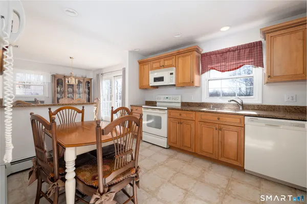 $549,900 | 100 Oakridge Road, Trumbull, CT 06611