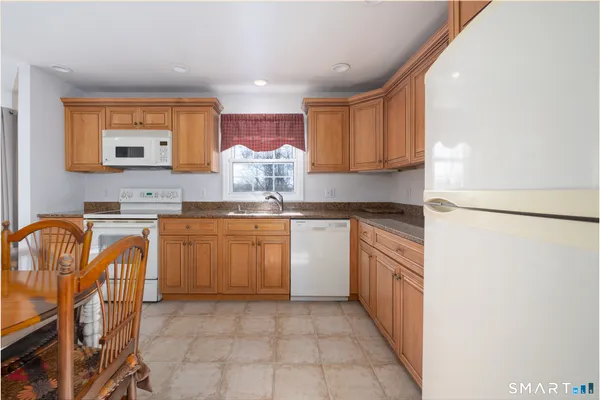 $549,900 | 100 Oakridge Road, Trumbull, CT 06611