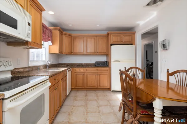 $549,900 | 100 Oakridge Road, Trumbull, CT 06611