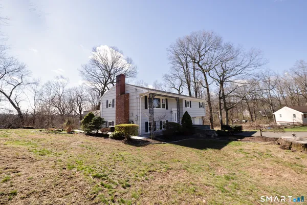 $549,900 | 100 Oakridge Road, Trumbull, CT 06611