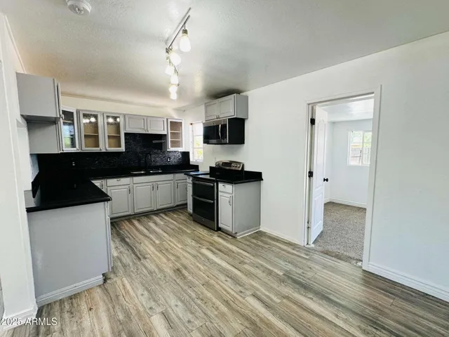 $1,750 | 316 North 84th Place, Mesa, AZ 85207