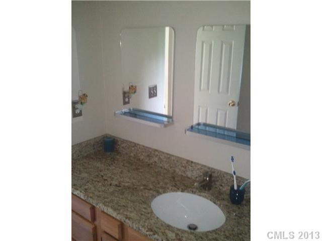 7008 Rothmore View Court Charlotte, NC 28215 - Photo 11 of 15 Gallery Image 11
