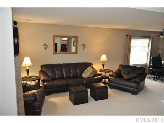 7008 Rothmore View Court Charlotte, NC 28215 - Photo 4 of 15 Gallery Image 4