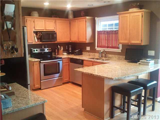 7008 Rothmore View Court Charlotte, NC 28215 - Photo 5 of 15 Gallery Image 5