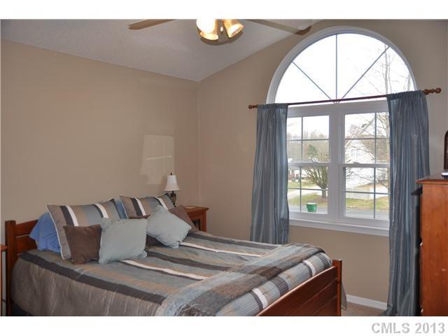 7008 Rothmore View Court Charlotte, NC 28215 - Photo 8 of 15 Gallery Image 8