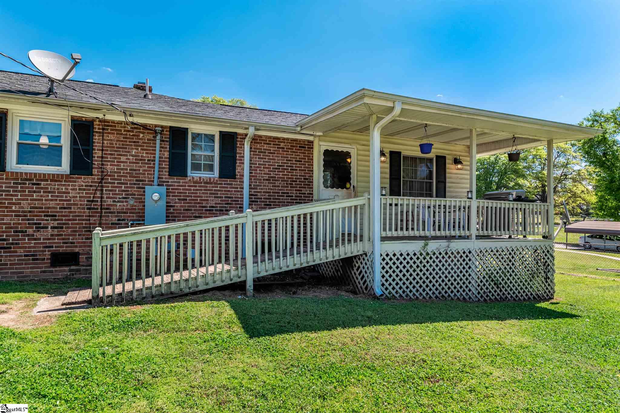 302 South Fishtrap Road Greenville, SC 29611 - Photo 3 of 20 Gallery Image 3