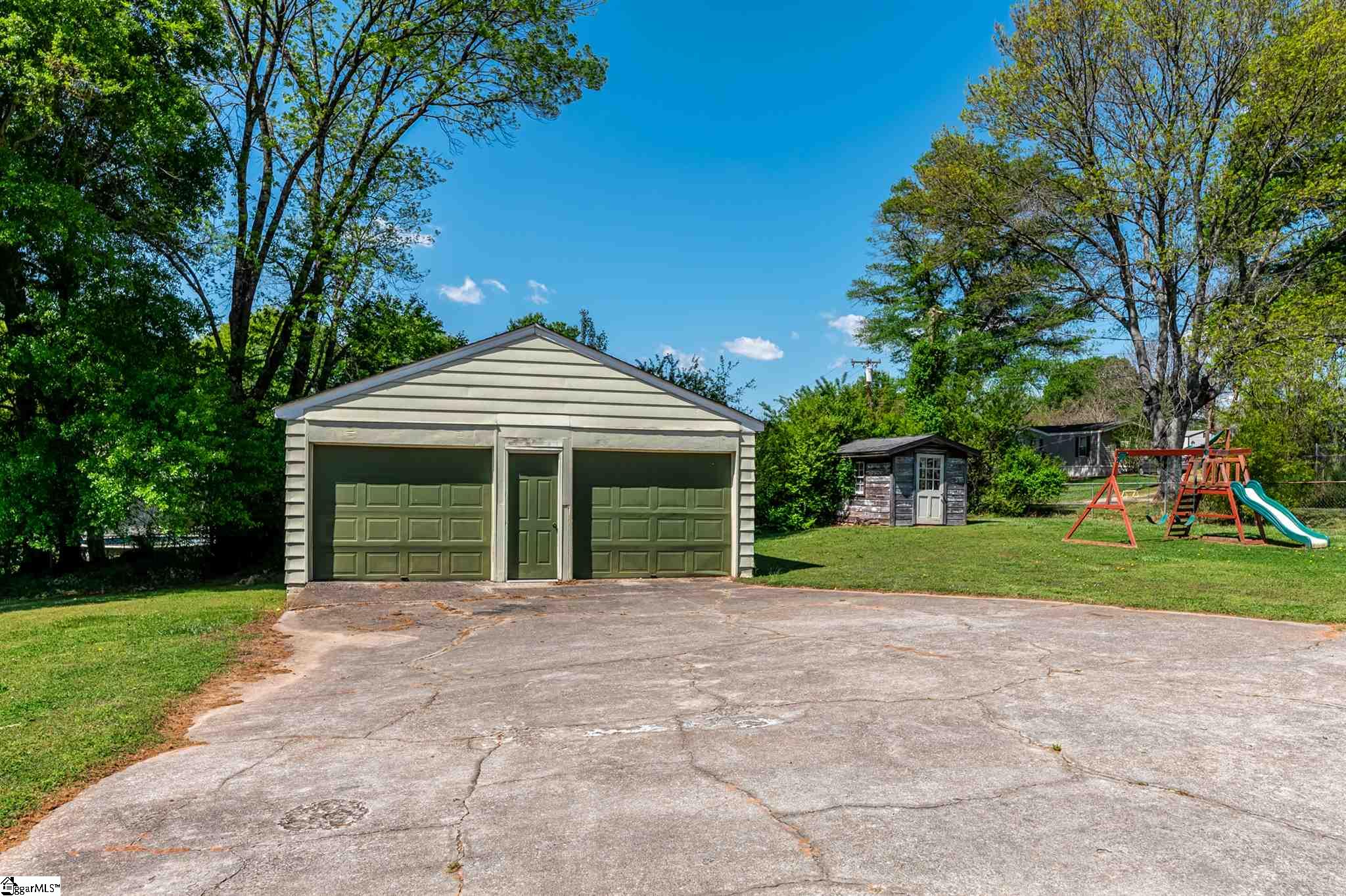 302 South Fishtrap Road Greenville, SC 29611 - Photo 4 of 20 Gallery Image 4
