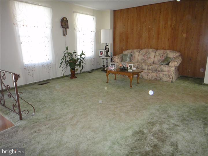 212 Wickley Road Philadelphia, PA 19154 - Photo 3 of 16 Gallery Image 3