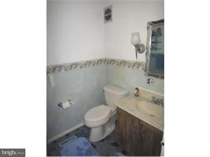 212 Wickley Road Philadelphia, PA 19154 - Photo 10 of 16 Gallery Image 10