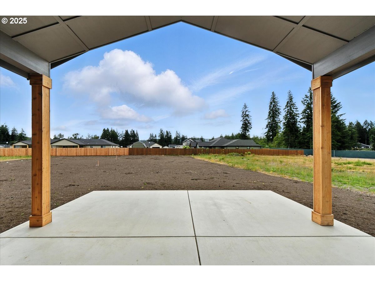 121 Gassman Road Castle Rock, WA 98611 - Photo 21 of 29 a view of a terrace