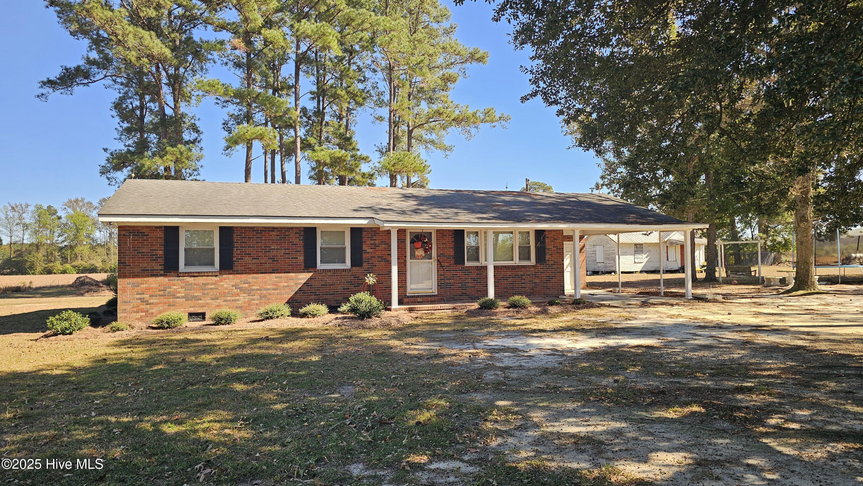 2015 Wilson Road Clinton, NC 28328 - Photo 1 of 15 Main picture