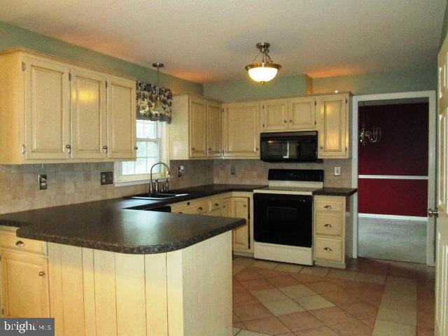 113 Pleasant View Drive Lititz, PA 17543 - Photo 5 of 15
