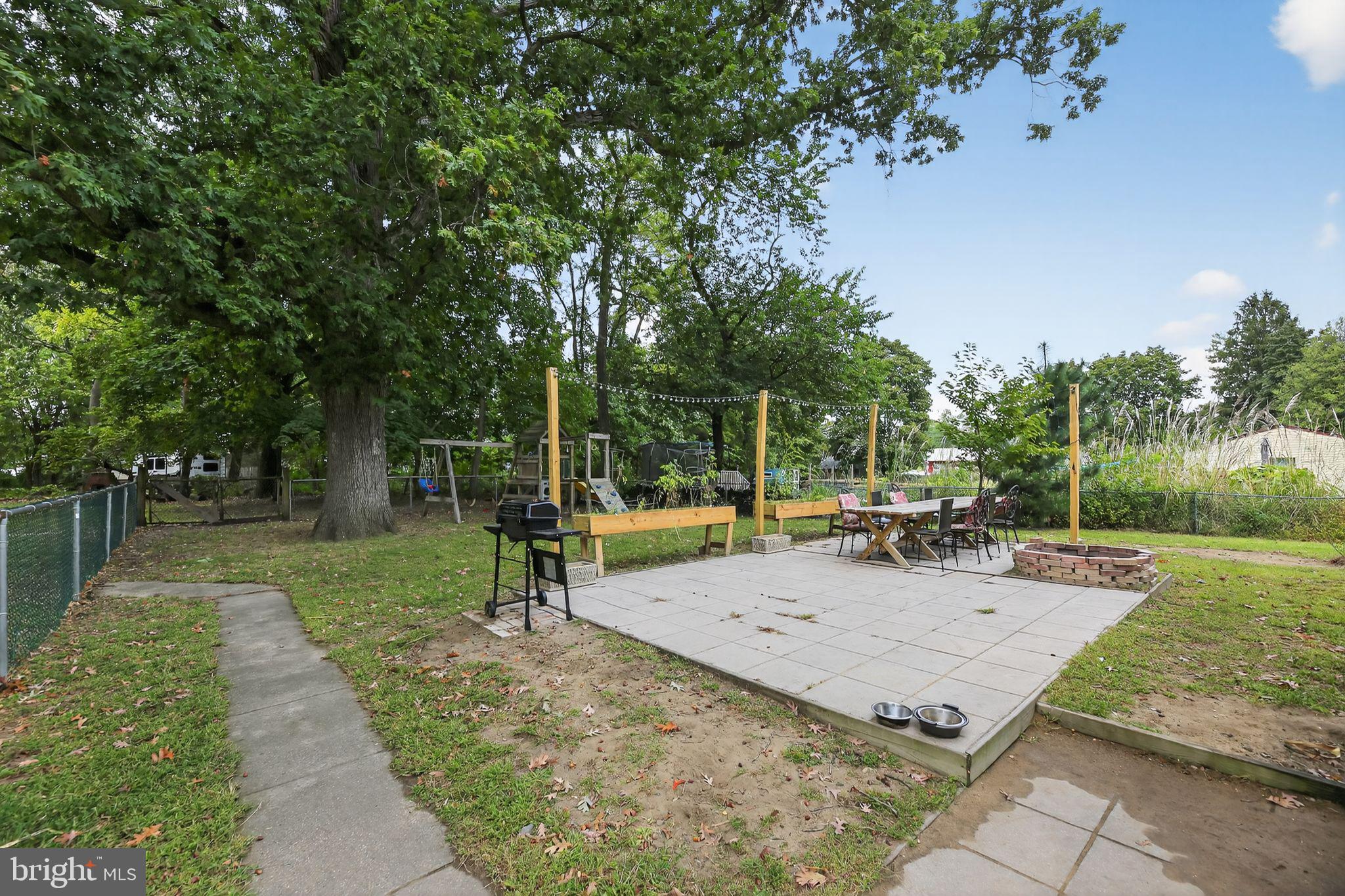 1115 Bridgeboro Road Beverly, NJ 08010 - Photo 33 of 39 a view of a backyard with a garden