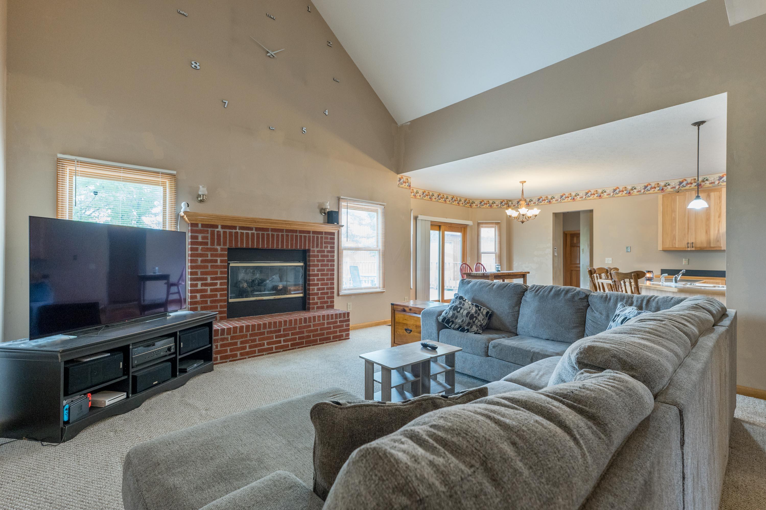 4640 Winchester Southern Road Circleville, OH 43113 - Photo 27 of 69 Great Room Open to Kitchen & Eating Area