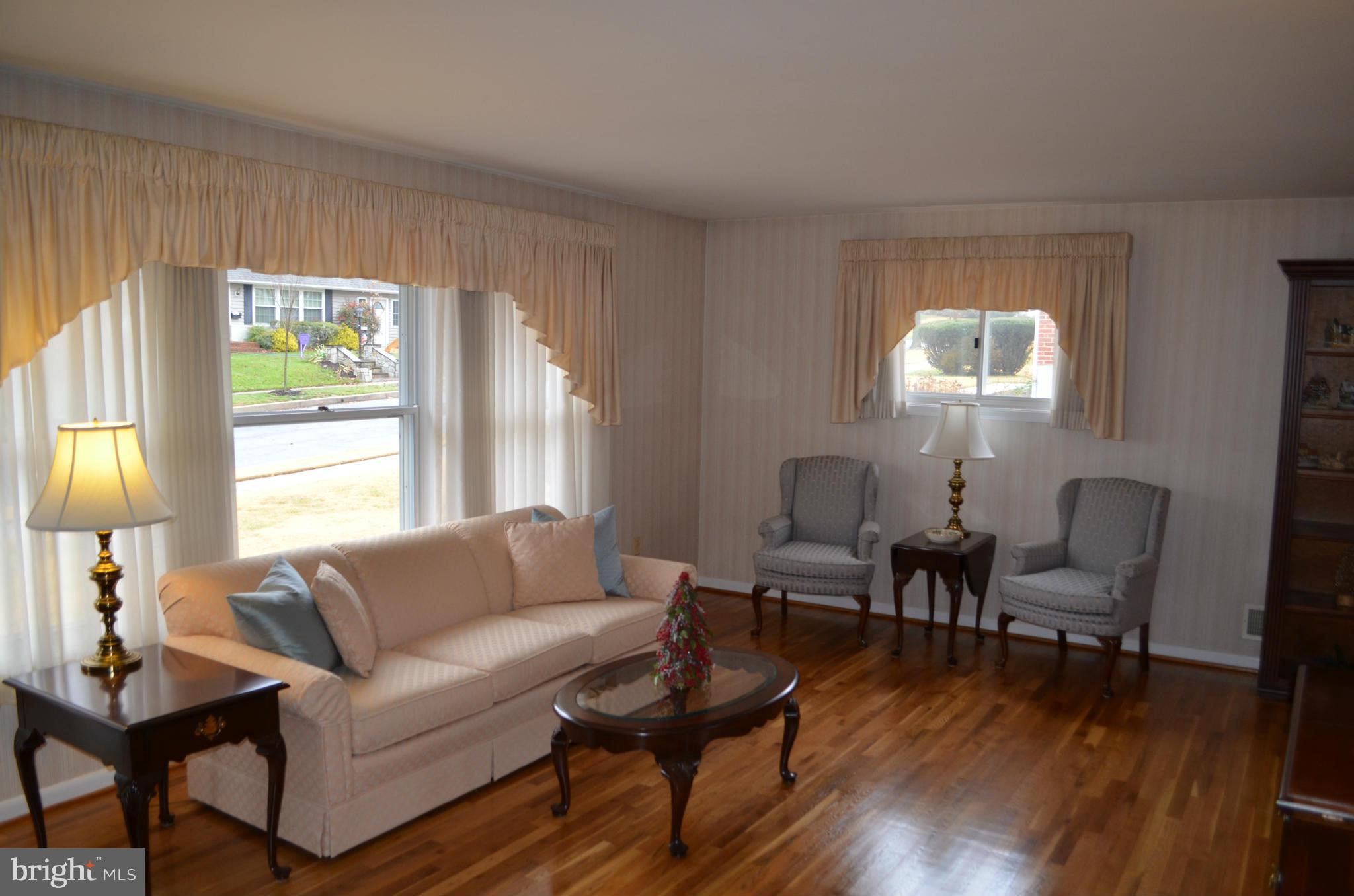 1923 Tadcaster Road Catonsville, MD 21228 - Photo 3 of 29 Living Room