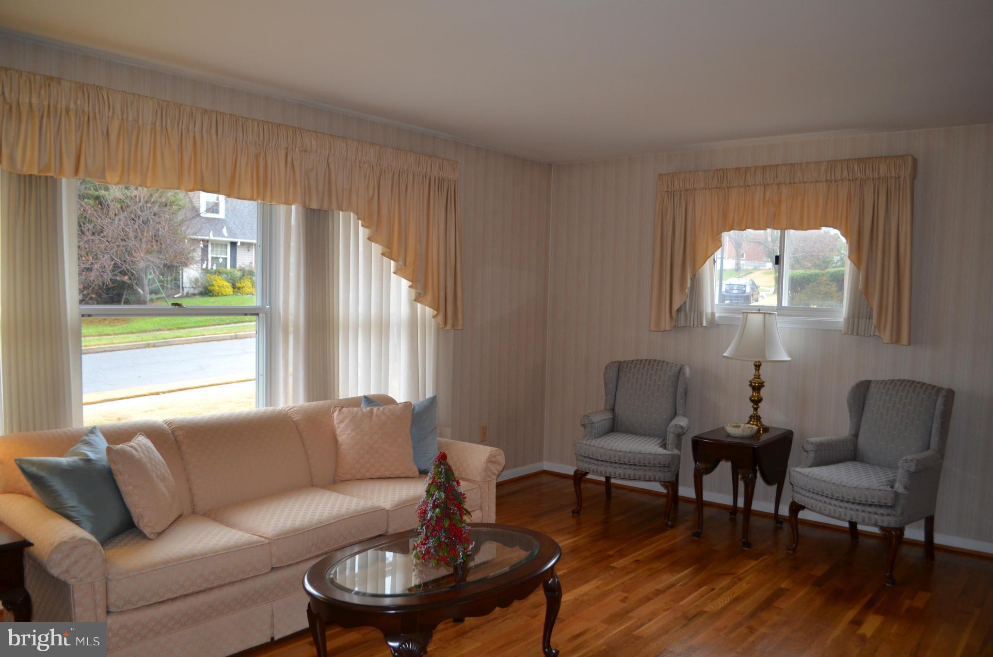 1923 Tadcaster Road Catonsville, MD 21228 - Photo 4 of 29 Living Room