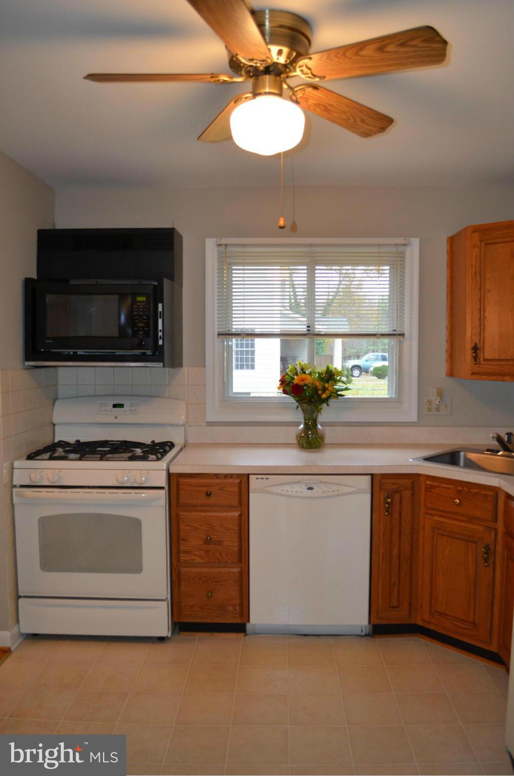 1923 Tadcaster Road Catonsville, MD 21228 - Photo 9 of 29 Kitchen