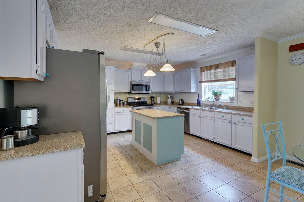 8437 Rynes Circle Navarre, FL 32566 - Photo 13 of 48 Gallery Image 13