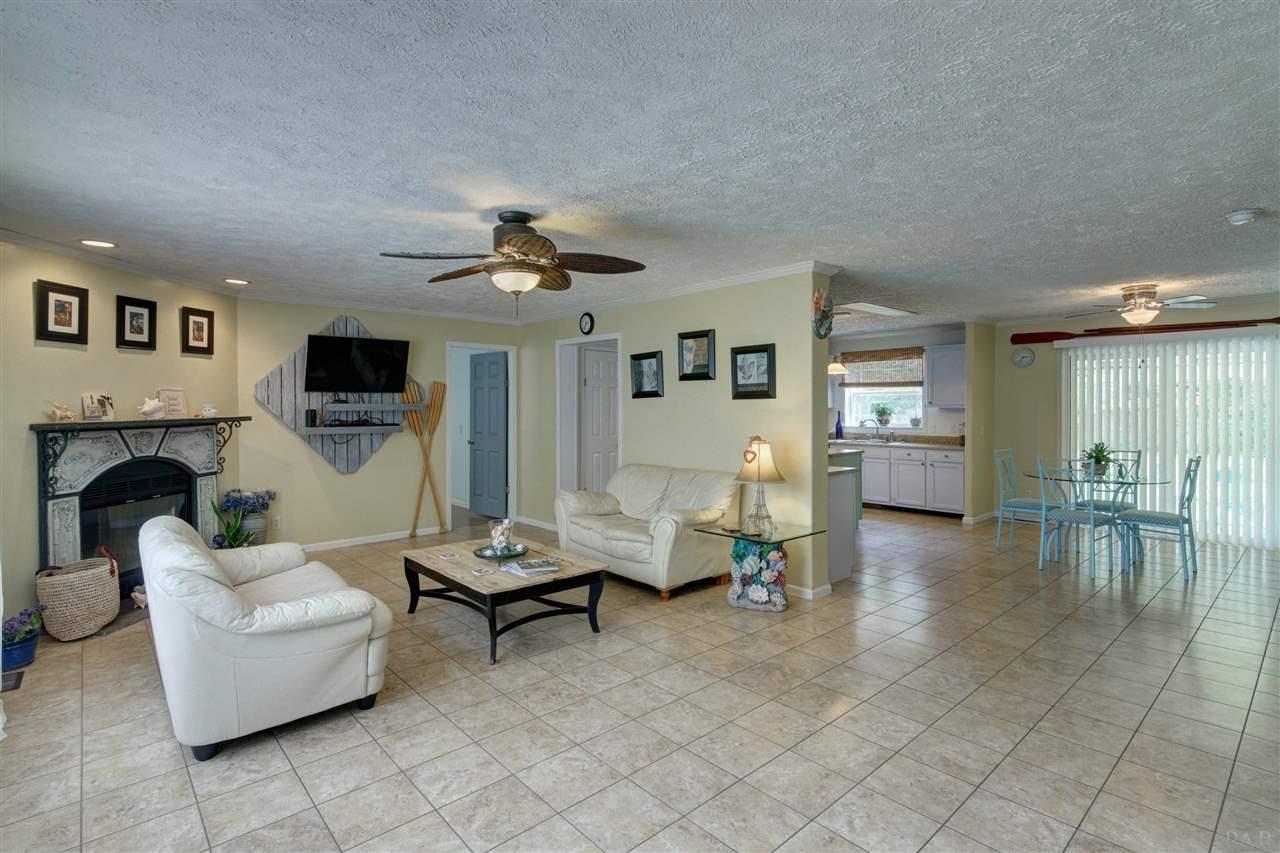 8437 Rynes Circle Navarre, FL 32566 - Photo 6 of 48 Gallery Image 6
