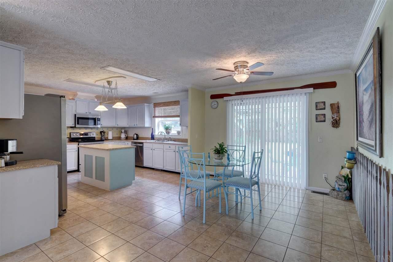 8437 Rynes Circle Navarre, FL 32566 - Photo 10 of 48 Gallery Image 10