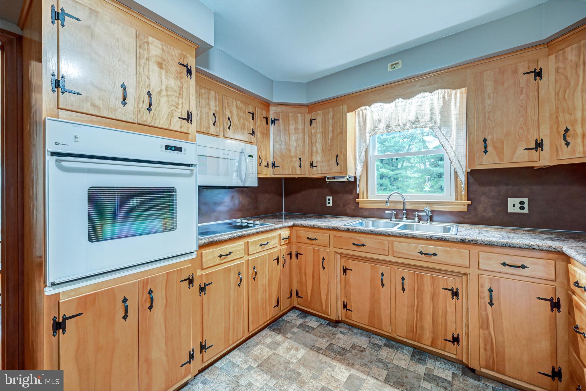 3180 West Canal Road Dover, PA 17315 - Photo 13 of 43 Kitchen