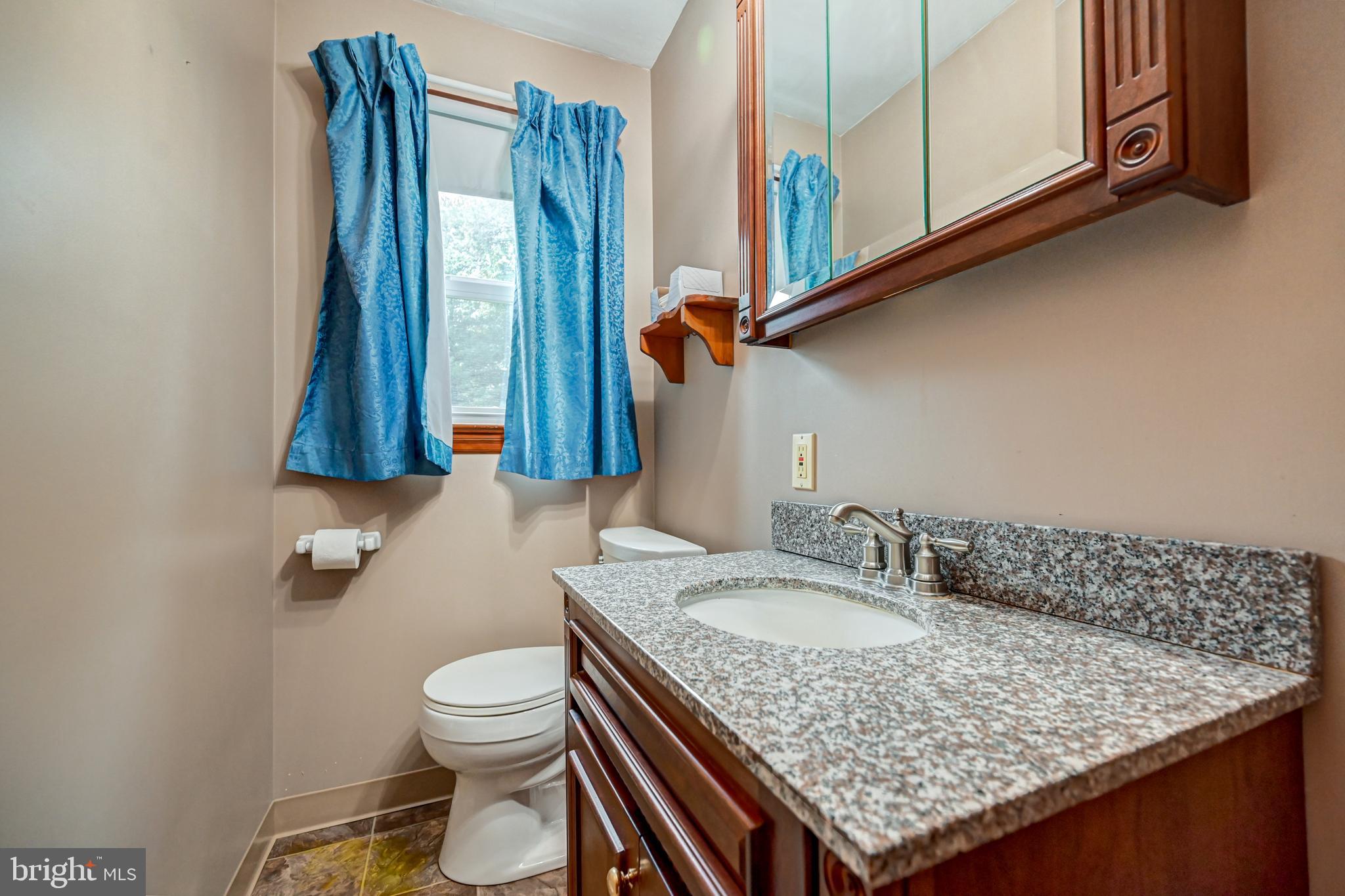 3180 West Canal Road Dover, PA 17315 - Photo 18 of 43 Powder Room