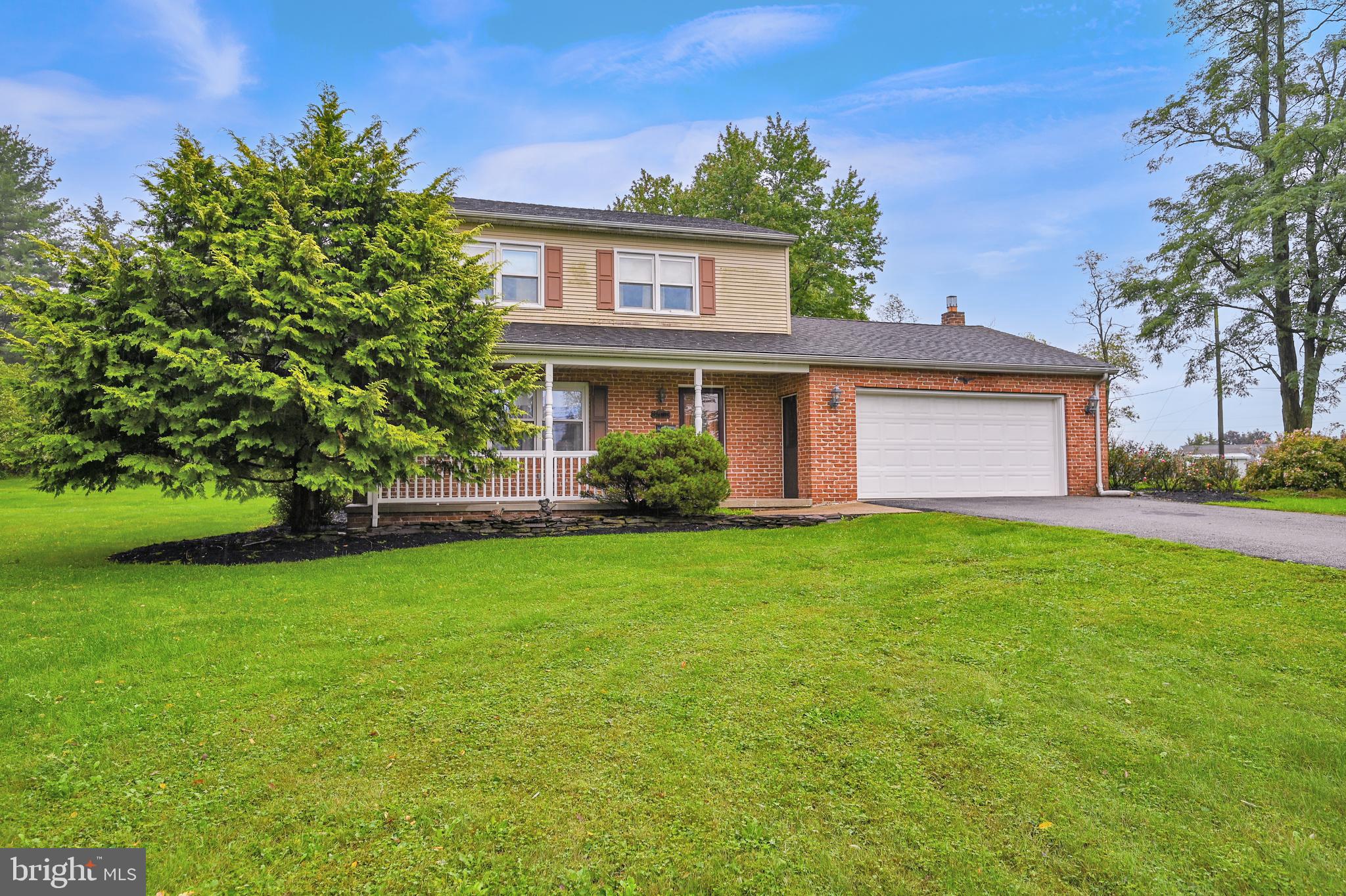 3180 West Canal Road Dover, PA 17315 - Photo 4 of 43 Large Front Yard