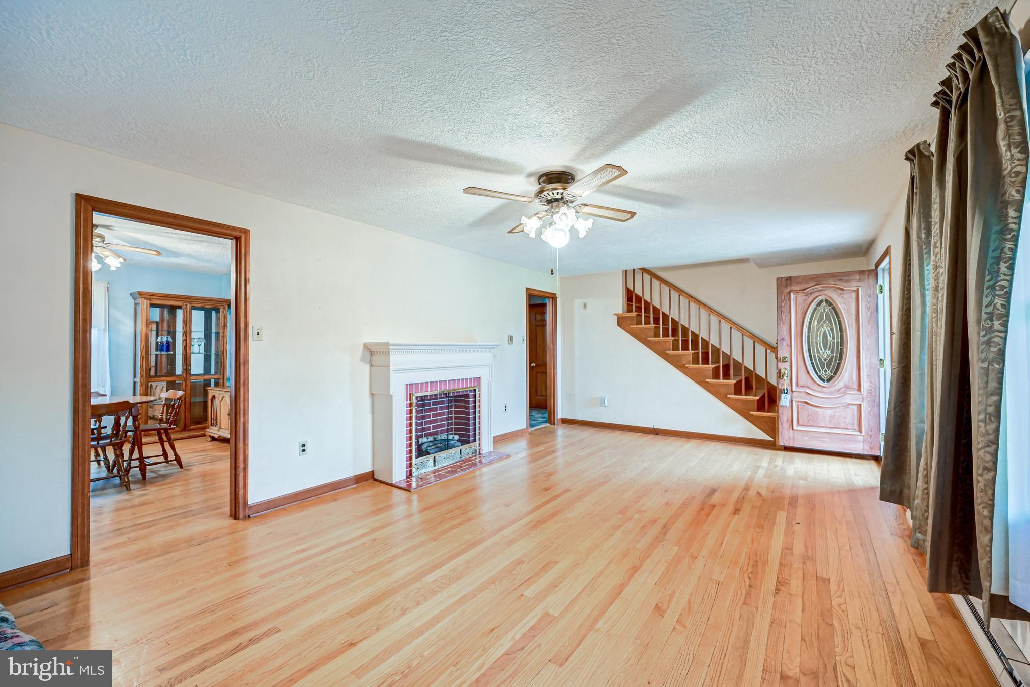 3180 West Canal Road Dover, PA 17315 - Photo 6 of 43 Spacious Livingroom