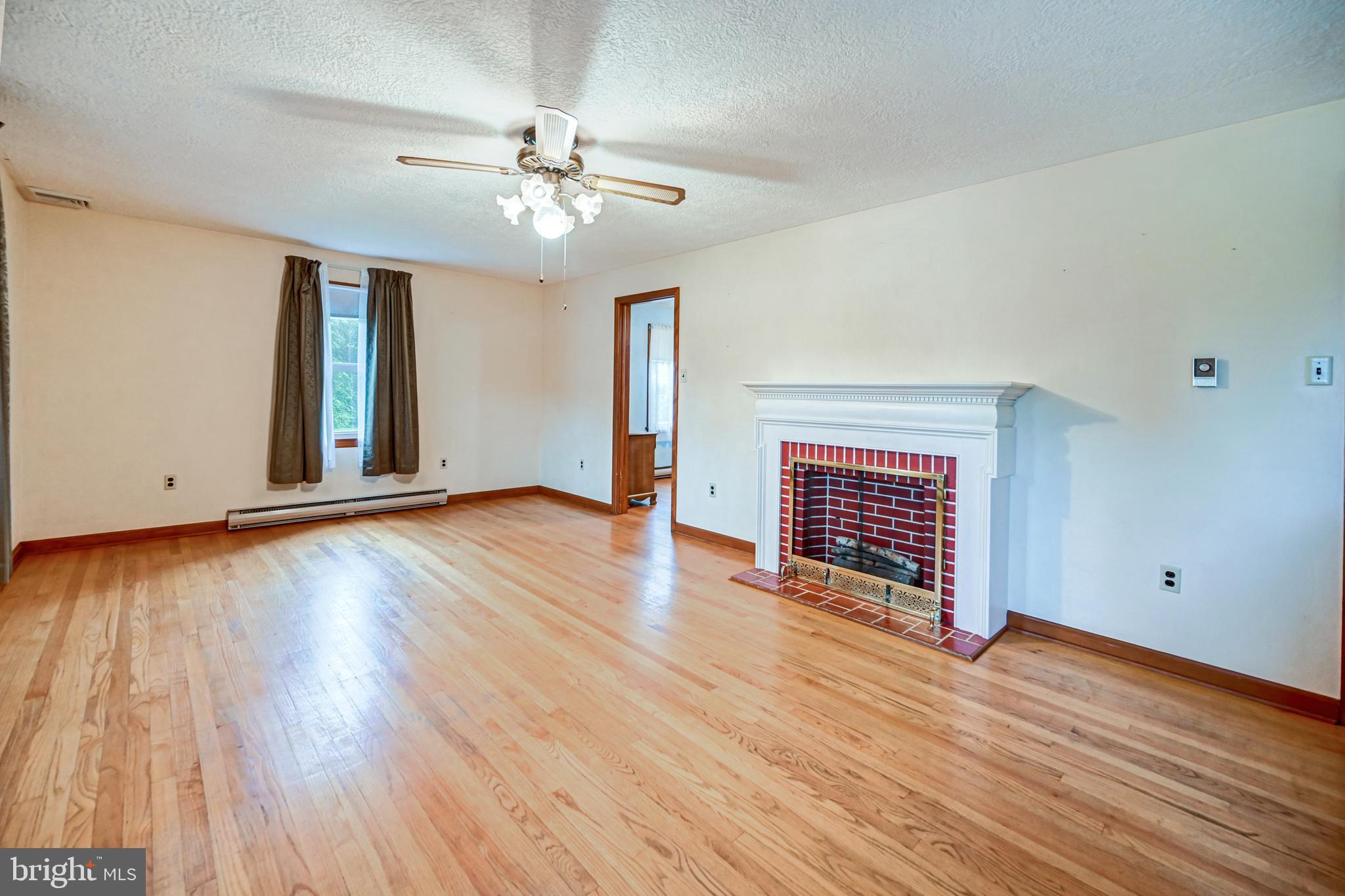 3180 West Canal Road Dover, PA 17315 - Photo 8 of 43 Ceiling Fan LR