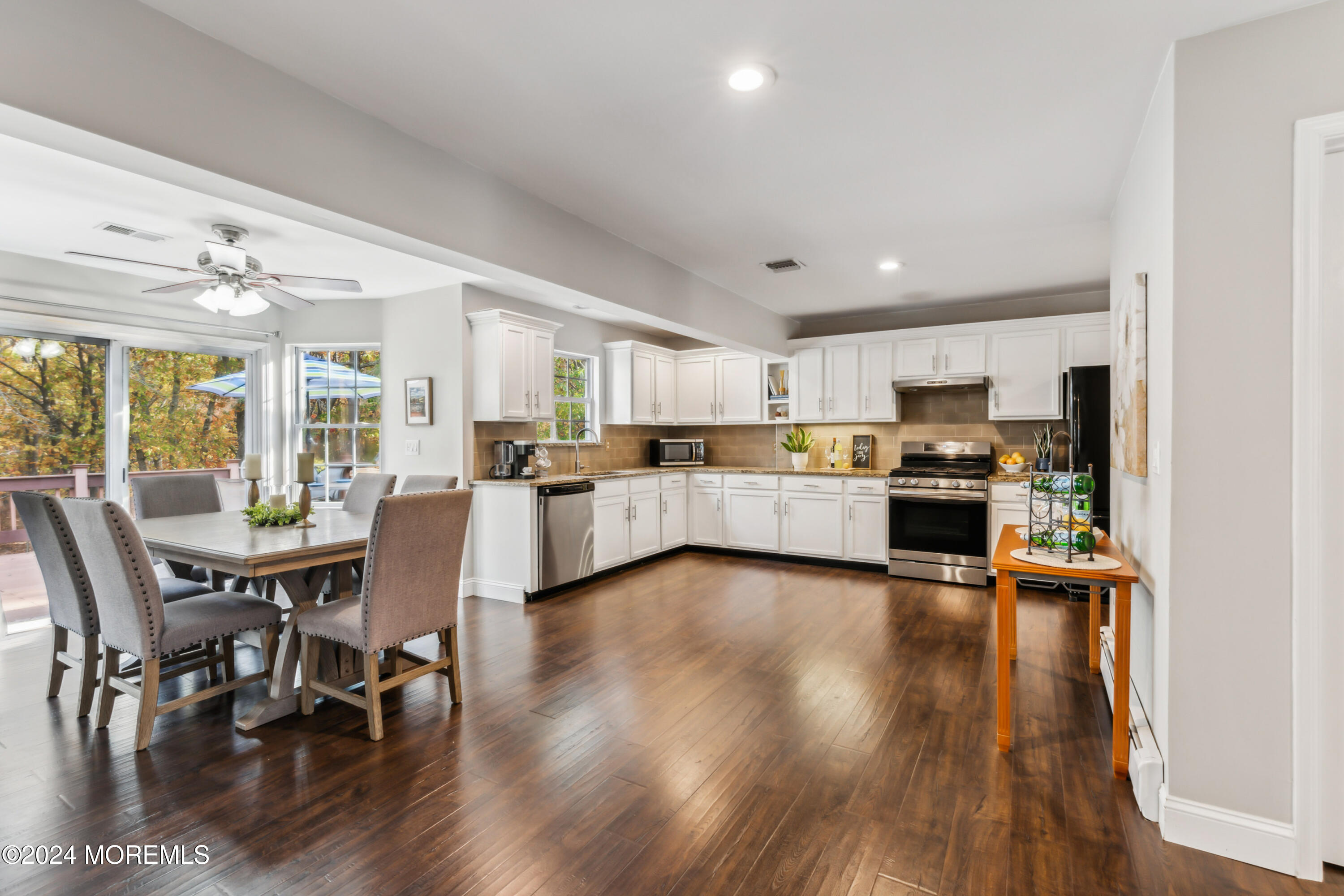 28 Roe Lane Howell, NJ 07731 - Photo 3 of 37 8