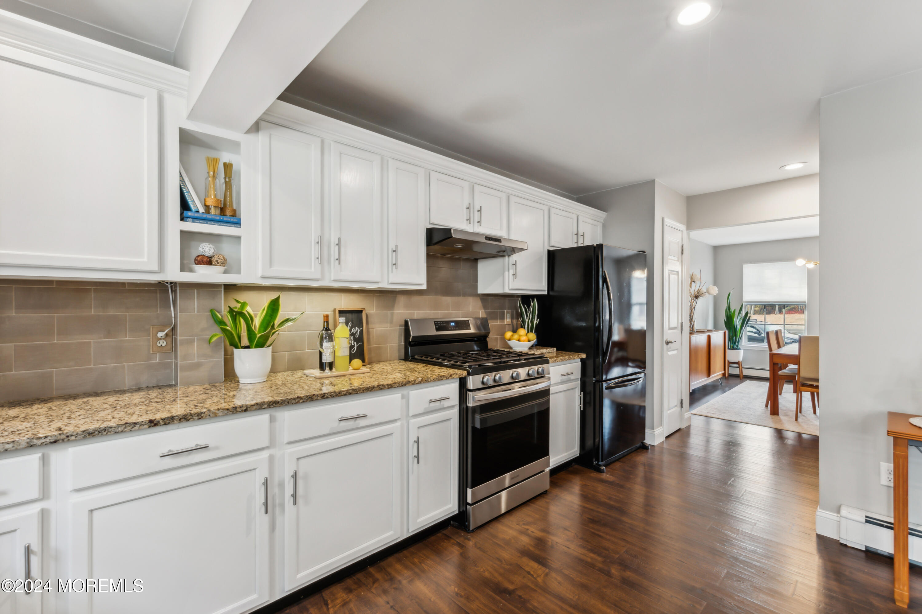 28 Roe Lane Howell, NJ 07731 - Photo 4 of 37 9