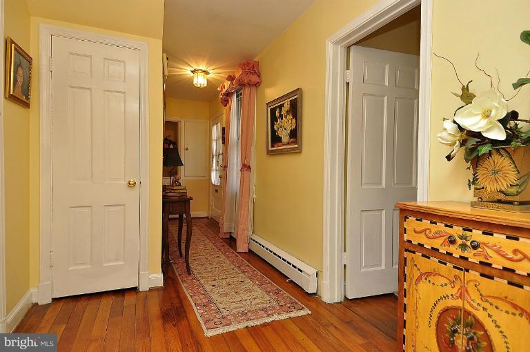 4710 Reservoir Road Northwest Washington, DC 20007 - Photo 17 of 27 Landing main level