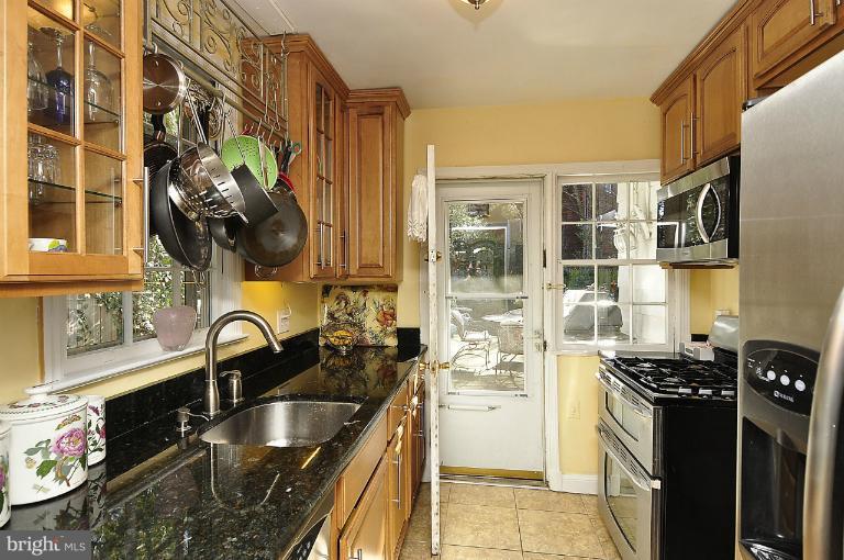 4710 Reservoir Road Northwest Washington, DC 20007 - Photo 6 of 27 Kitchen